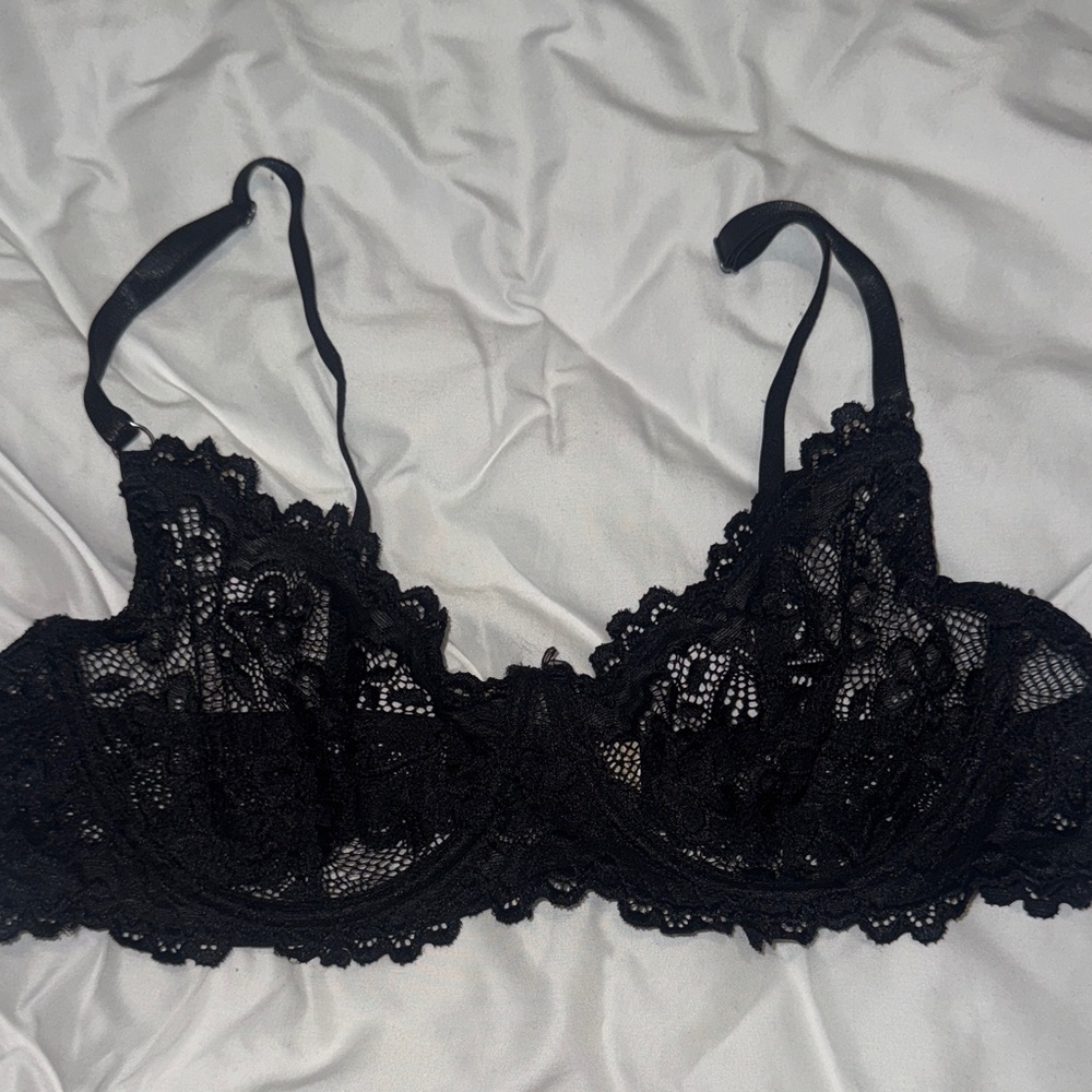 Chic Black Lace Underwire Bra
